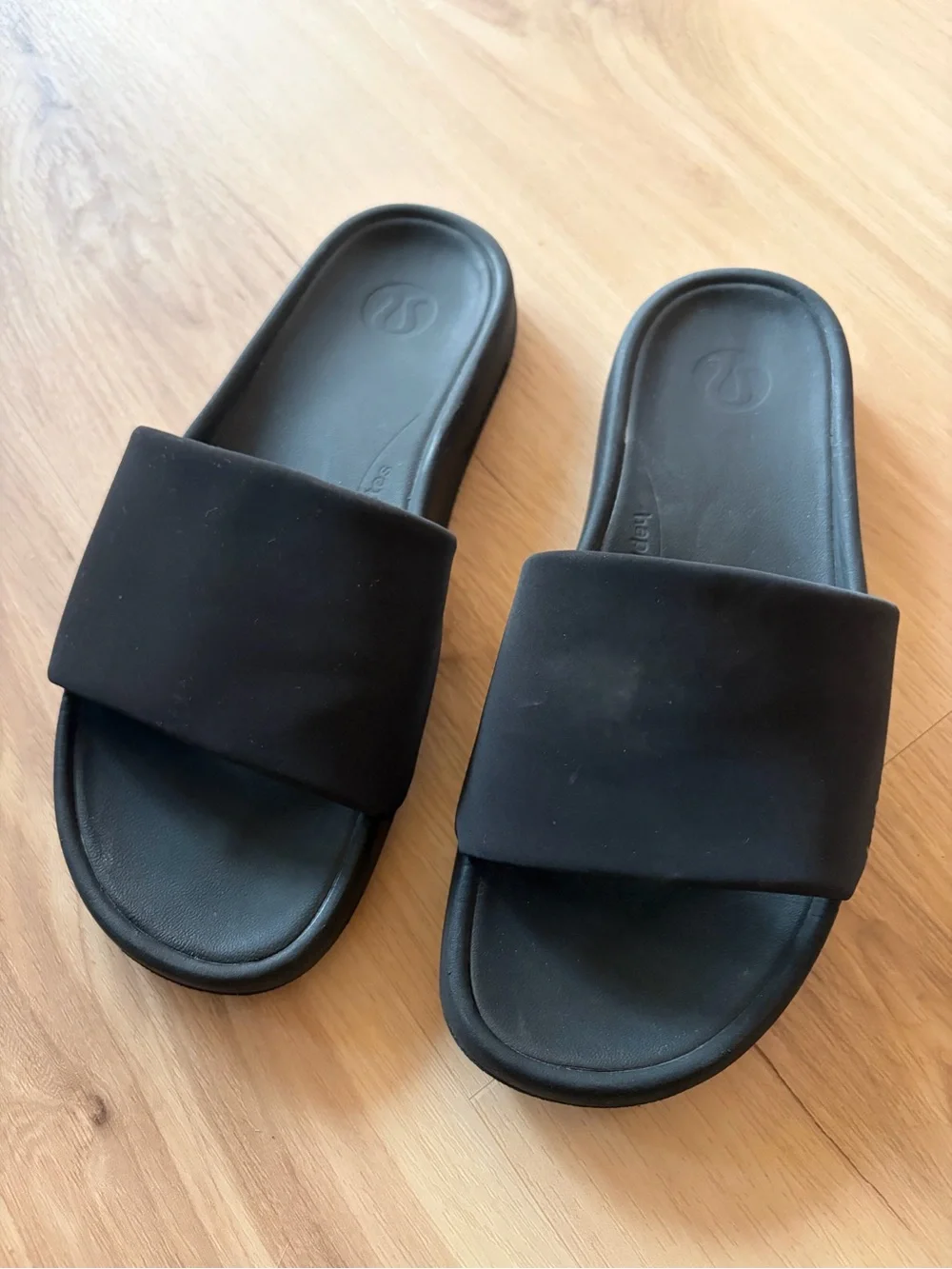 Lululemon Women’s Restfeel Slide in Black